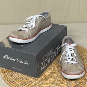 Eddie Bauer Womens light khaki canvas lace sneaker size 9